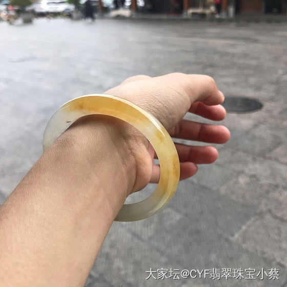 好好看的一条秋香黄，还是个小圈口圆条_翡翠