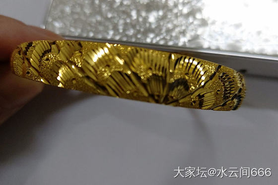 想怼小镯子，究竟选什么金？_首饰