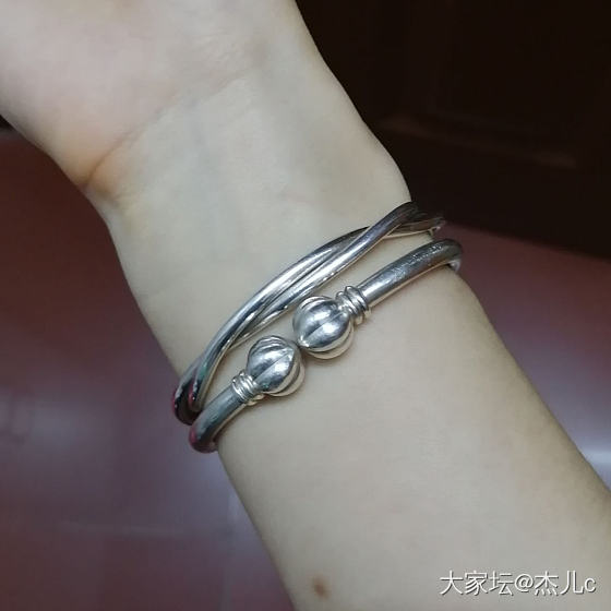 新换上的两只镯_手镯银