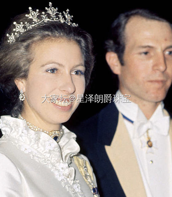 安妮公主年轻时也好美！图一太贵妇了
在英国王室有一个传统，如果有一艘以他们名字的...