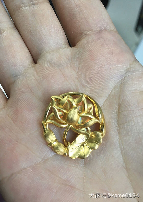 请教一下大家见过实物吗，哪一个好看？_吊坠金