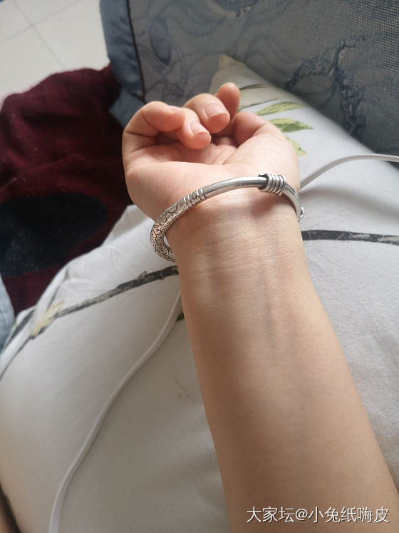 还是银镯耐得住戴啊_手镯银