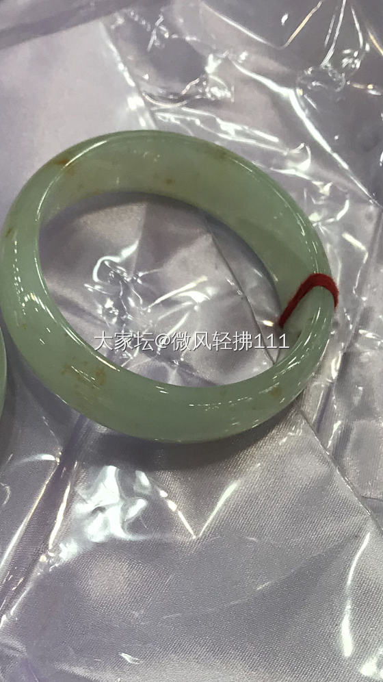 小白逛平州玉器市场看中一款特色手镯，价钱合适吗_翡翠