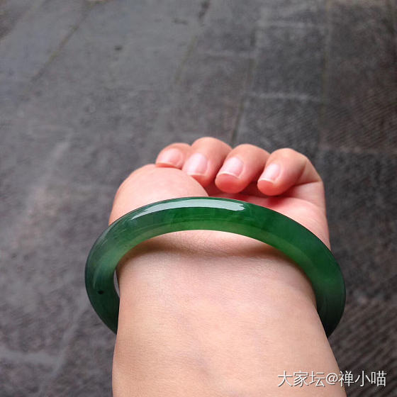 碧波万顷的翡翠手镯_翡翠