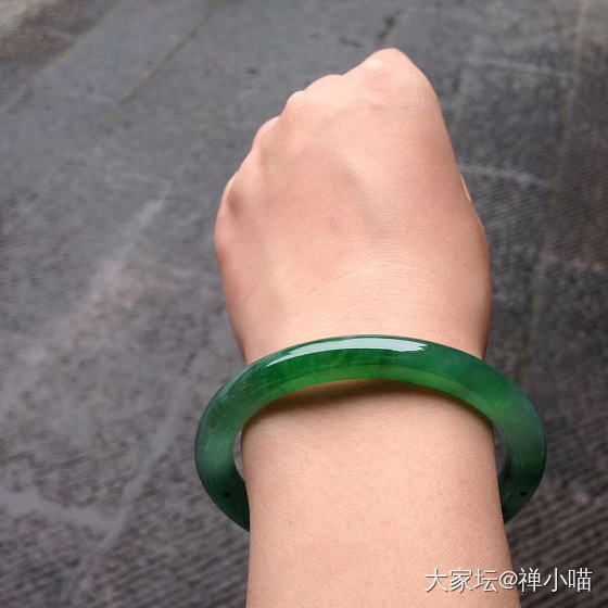 碧波万顷的翡翠手镯_翡翠