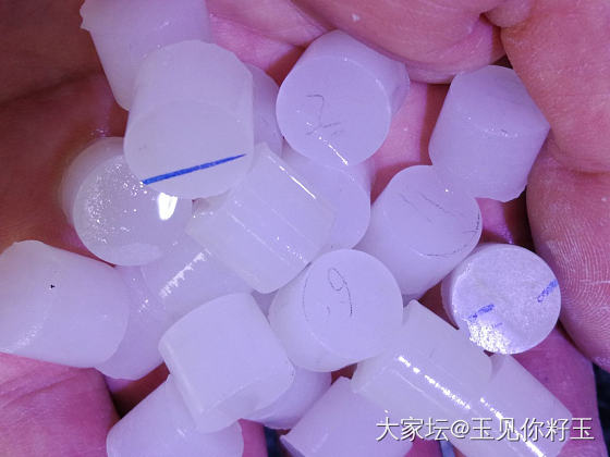 满皮籽籽镯芯切了，老形珠制作过程………_和田玉