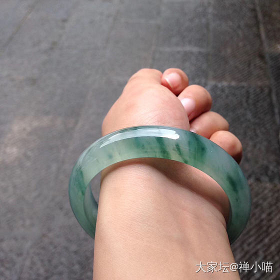 清悠悠如湖水一般的冰飘花镯_翡翠