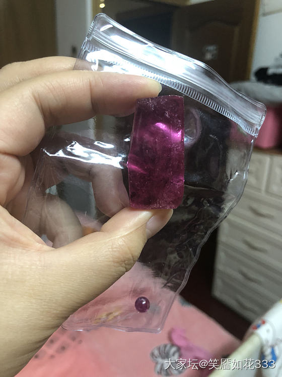 双桃红碧玺原石吊坠_原石