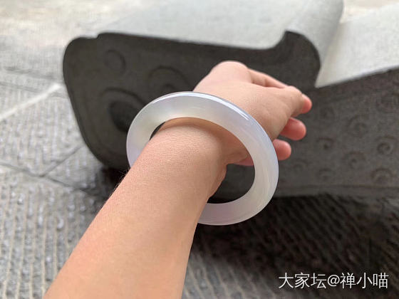 如秋水融融的淡紫底翡翠手镯_翡翠