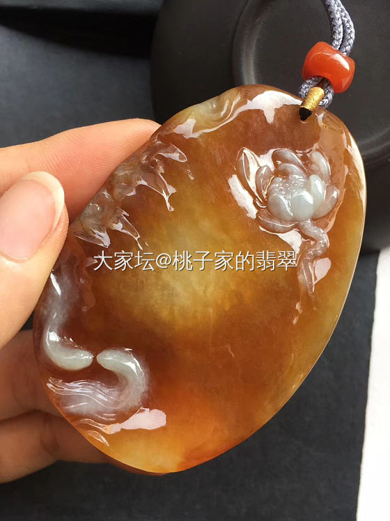 两个翡翠俏色巧雕的挂件作品分享欣赏  连年有余&青龙出海_翡翠