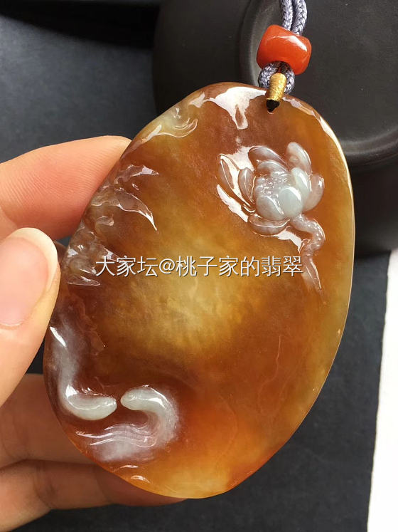 两个翡翠俏色巧雕的挂件作品分享欣赏  连年有余&青龙出海_翡翠