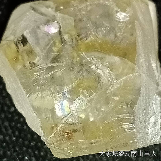 看到一个小众的石头，硅铍石_硅铍石刻面宝石