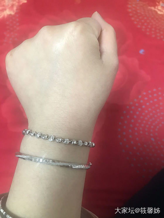 左手戴扭扭和猫眼，右手戴双轨，都是校长家的_福利社手链手镯铂