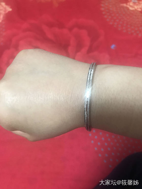左手戴扭扭和猫眼，右手戴双轨，都是校长家的_福利社手链手镯铂