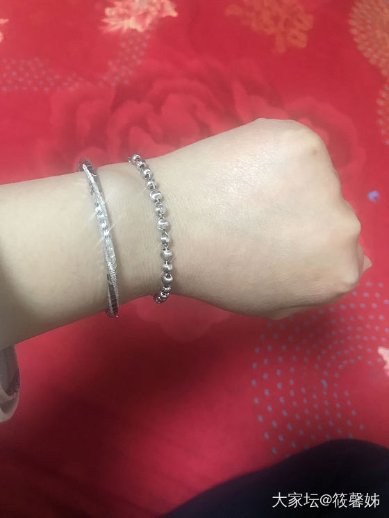 左手戴扭扭和猫眼，右手戴双轨，都是校长家的_福利社手链手镯铂