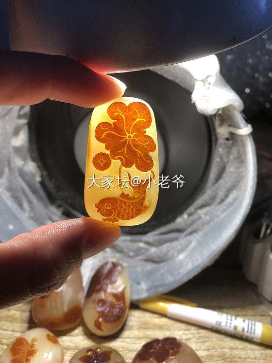 红皮巧雕，做出来感觉效果还不错_蜜蜡