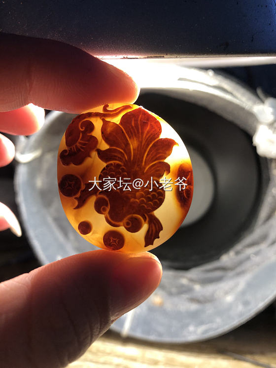 红皮巧雕，做出来感觉效果还不错_蜜蜡