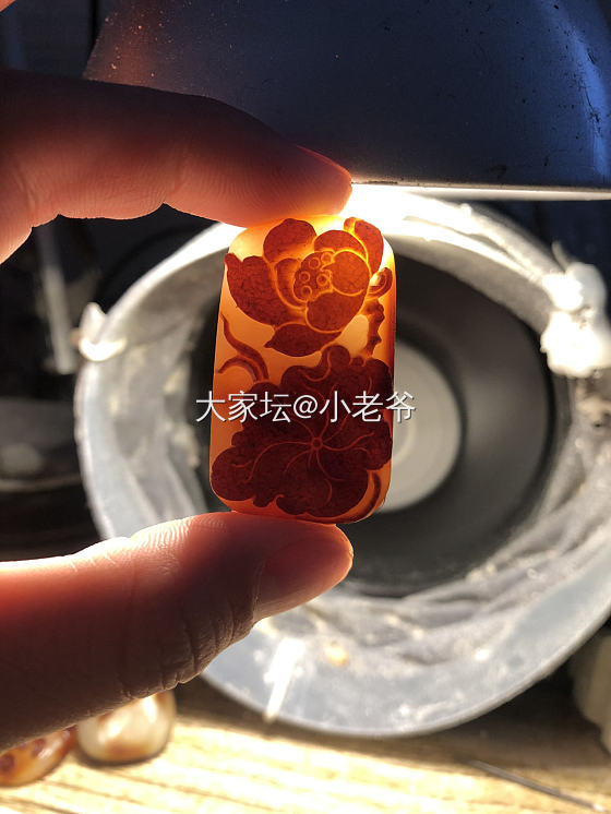 红皮巧雕，做出来感觉效果还不错_蜜蜡