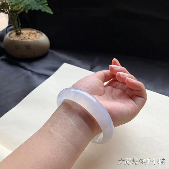 如月光一样的白冰镯_翡翠