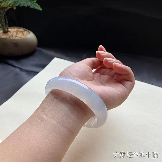 如月光一样的白冰镯_翡翠