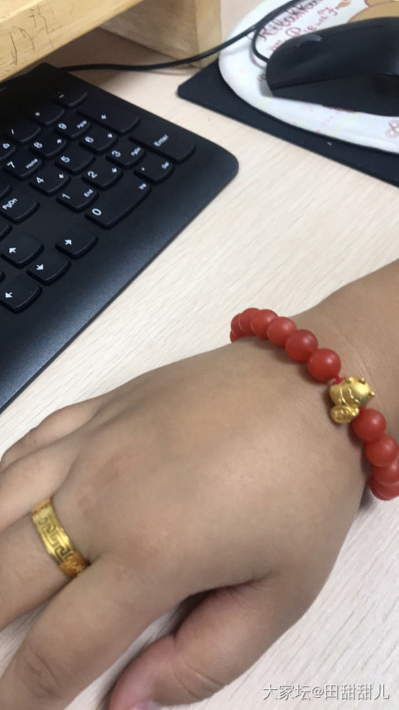 给老妈定的老回纹戴在我的手上_戒指金