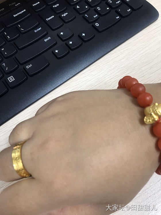 给老妈定的老回纹戴在我的手上_戒指金