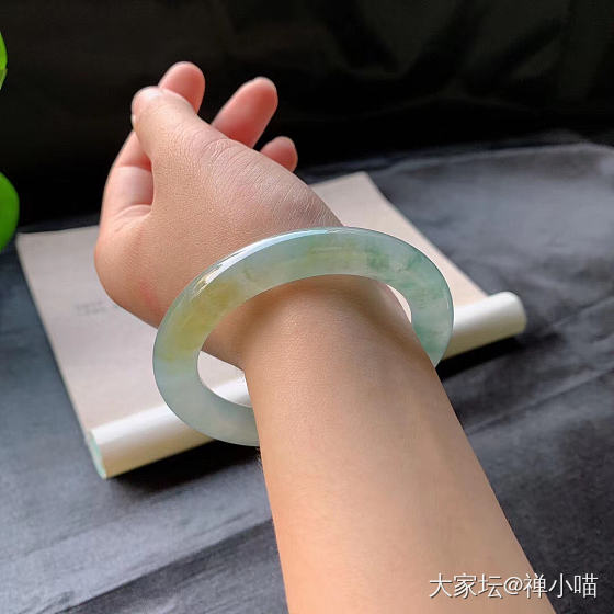 兰花飞漫的冰黄翡镯_手镯翡翠