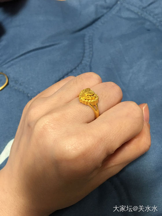 老式的黄金戒指_戒指金