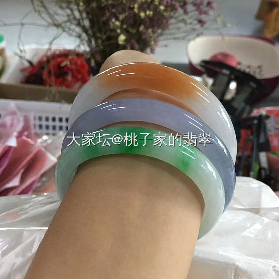 母亲节送礼品，老婆妈妈要均衡哦天然缅甸A翡翠手镯，品质之选_翡翠