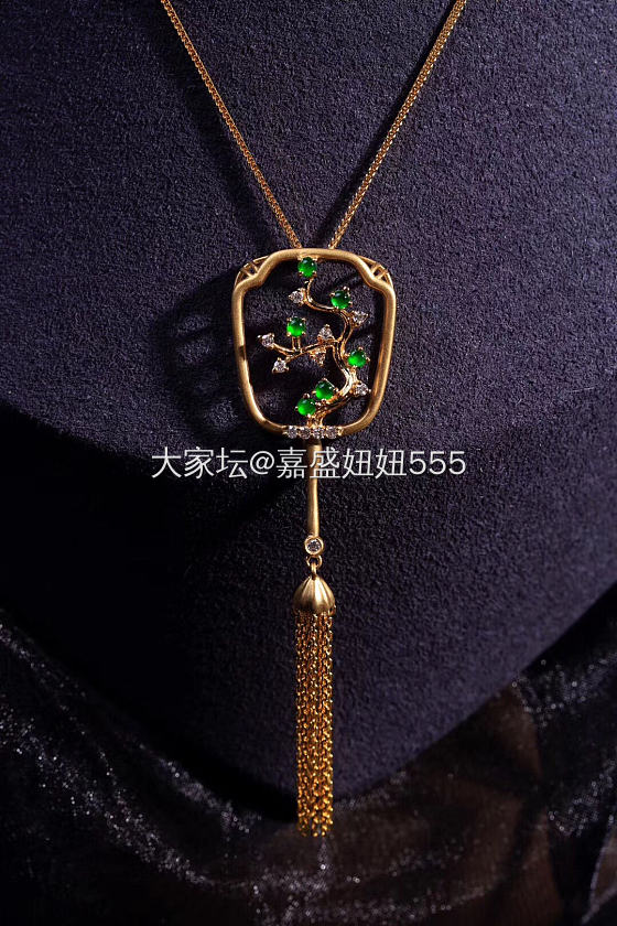 尝试了一下新的风格拍图，大家觉得怎么样？_首饰