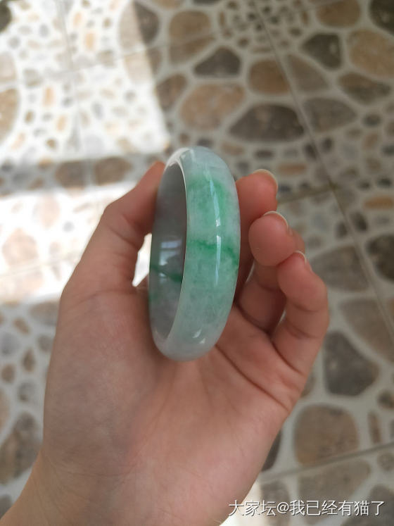 今天戴个二百块的小绿镯_手镯翡翠