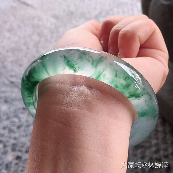 收藏级别的翡翠手镯_翡翠