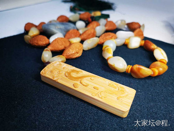 抖抖灰尘_和田玉