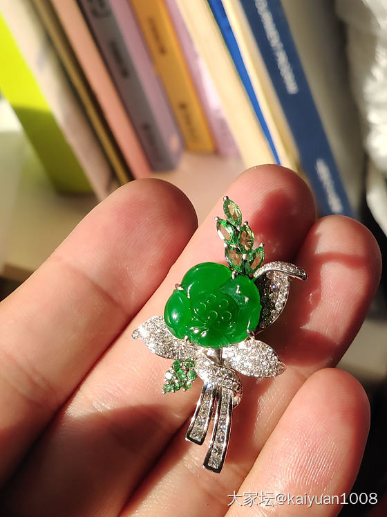 荷花胸针_翡翠