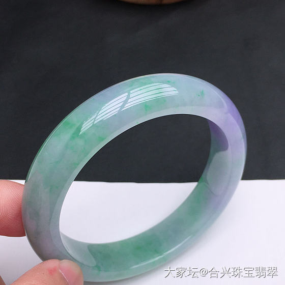 春带彩翡翠手镯，正圈57-58圈口_翡翠