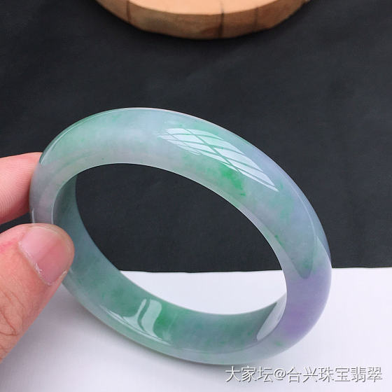 春带彩翡翠手镯，正圈57-58圈口_翡翠