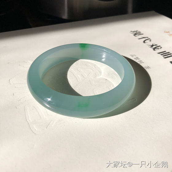 一只蓝水镯与一只飘花貔貅，一只危料貔貅_翡翠