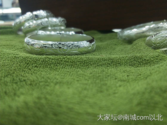 刷哈纯在感_银手镯