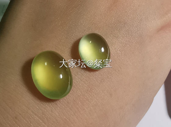 雨天整理，翻出两颗澄金大葡萄_蛋面葡萄石彩色宝石
