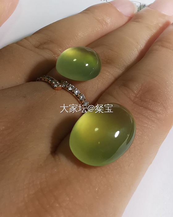 雨天整理，翻出两颗澄金大葡萄_蛋面葡萄石彩色宝石