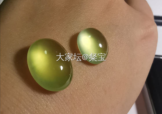 雨天整理，翻出两颗澄金大葡萄_蛋面葡萄石彩色宝石