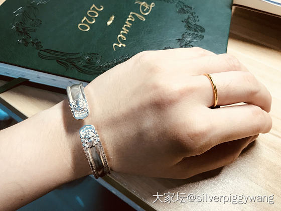 小狮子镯配小金线戒_银