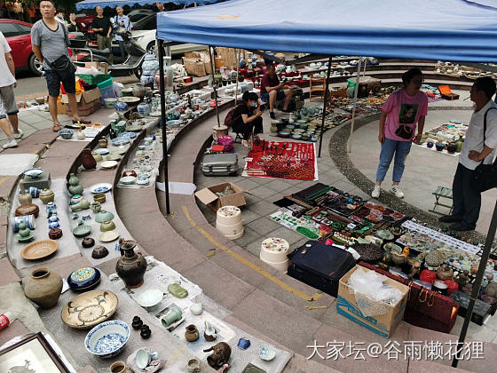 逛古玩地摊经历，以及收获清代青花灵芝纹大盘子一枚_陶瓷