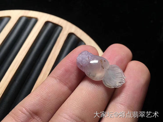 刚雕刻好的小鱼.大家觉得怎么样了？_翡翠