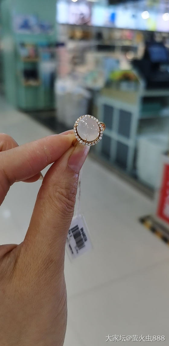 这个戒指能看到多少，我可以进价拿到戒指，但是因为是翡翠，以后不可以换新，款式，指..._翡翠
