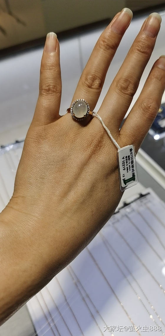 这个戒指能看到多少，我可以进价拿到戒指，但是因为是翡翠，以后不可以换新，款式，指..._翡翠