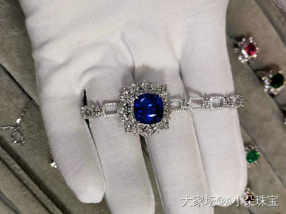 蓝宝石三用_彩色宝石
