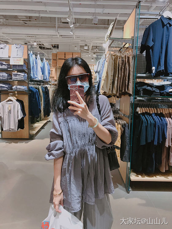 今日穿搭不是我的风格但真的很舒服很凉快很防晒啊！！！_穿搭