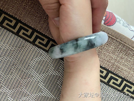 求大神帮忙看下.自我感觉这个镯子不咋之前的 求大神预估价格_手镯翡翠