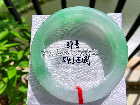 翡翠手镯，你最喜欢哪种风格？_翡翠